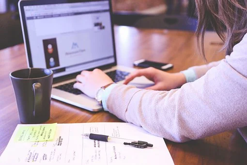 travailler à l'ordi